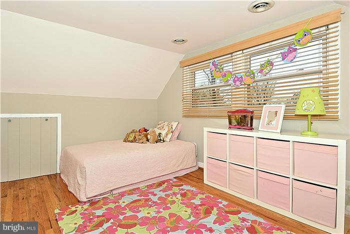 914 Robin Road Silver Spring, MD 20901 - Photo 17 of 25 Bedroom