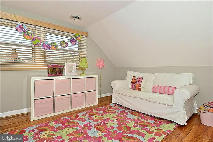 914 Robin Road Silver Spring, MD 20901 - Photo 18 of 25 Bedroom