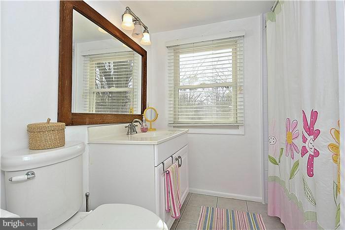914 Robin Road Silver Spring, MD 20901 - Photo 19 of 25 Bath