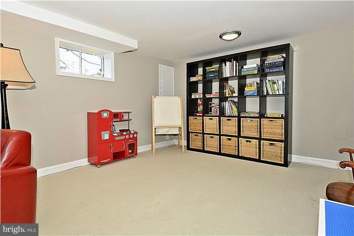 914 Robin Road Silver Spring, MD 20901 - Photo 21 of 25 Family Room