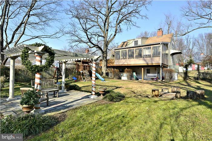 914 Robin Road Silver Spring, MD 20901 - Photo 25 of 25 Exterior (Rear)