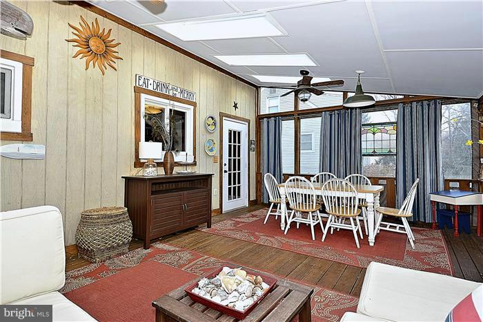 914 Robin Road Silver Spring, MD 20901 - Photo 10 of 25 Interior (General)