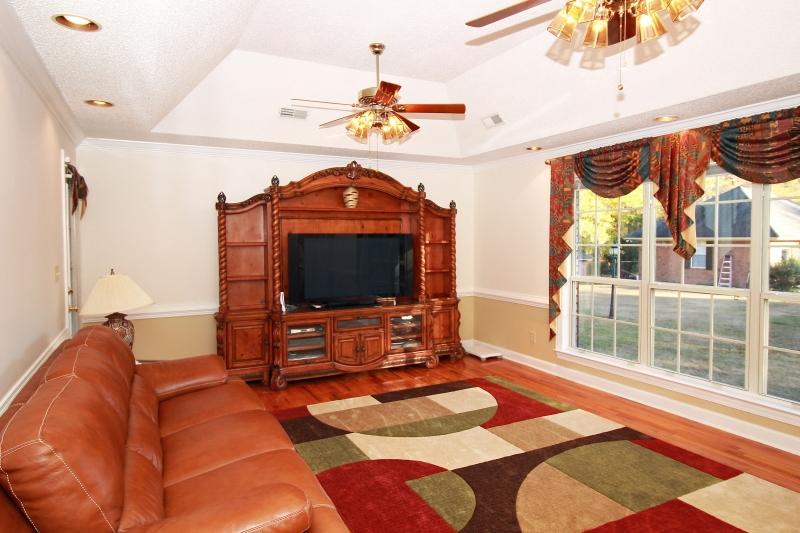 7829 Seafield Road Hollywood, SC 29449 - Photo 11 of 35 Media room or family room
