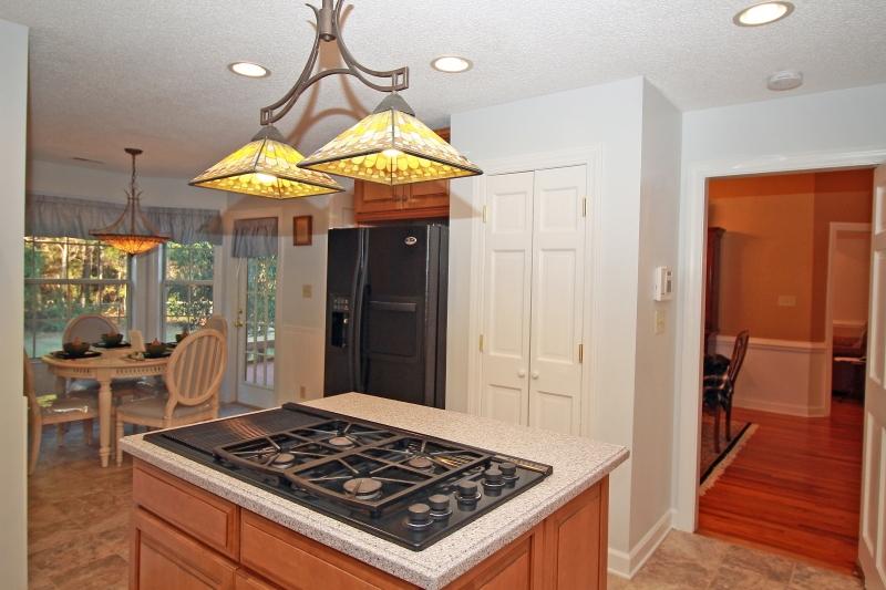 7829 Seafield Road Hollywood, SC 29449 - Photo 23 of 35 Kitchen and breakfast area
