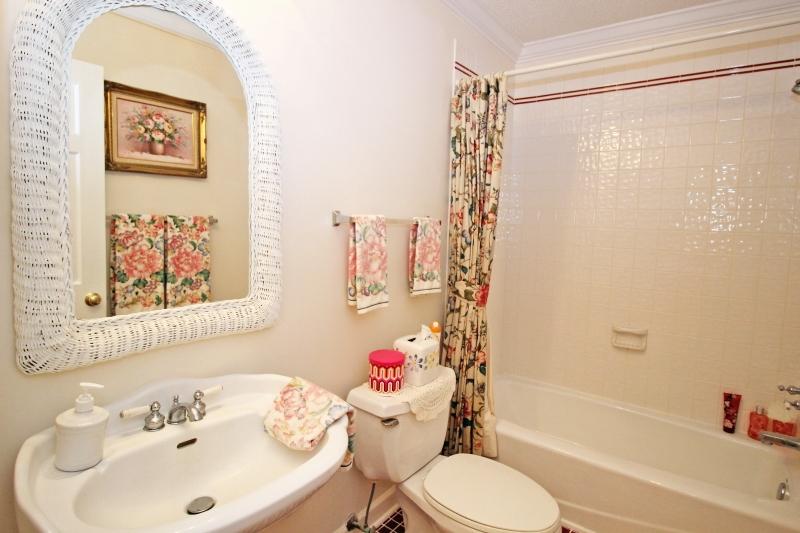 7829 Seafield Road Hollywood, SC 29449 - Photo 28 of 35 First floor full bath