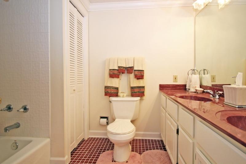 7829 Seafield Road Hollywood, SC 29449 - Photo 31 of 35 Upstairs full bathroom