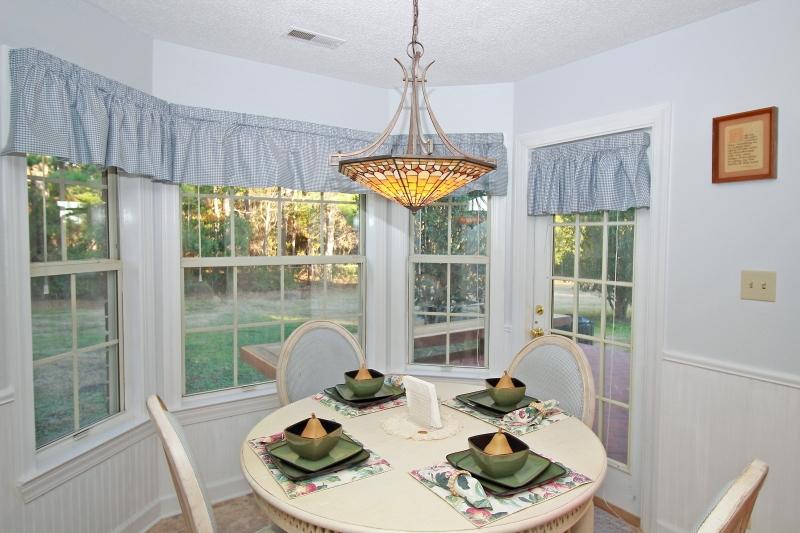 7829 Seafield Road Hollywood, SC 29449 - Photo 9 of 35 Breakfast area