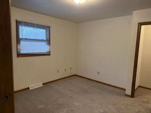 $1,600 | 315 Carriage Drive, Morris, IL 60450