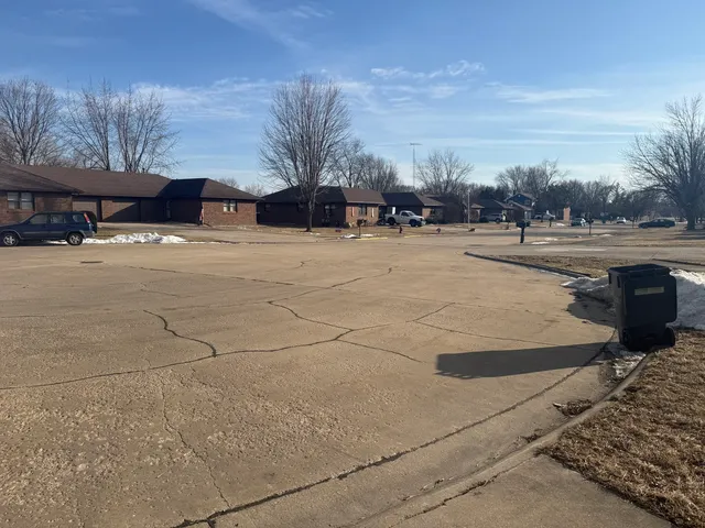 $1,600 | 315 Carriage Drive, Morris, IL 60450