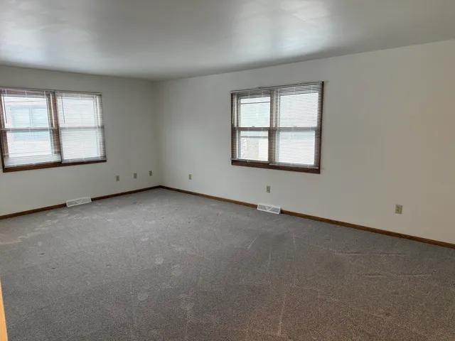 $1,600 | 315 Carriage Drive, Morris, IL 60450