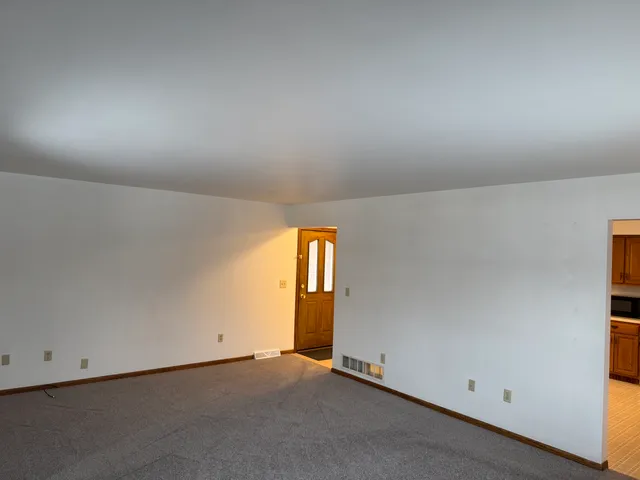 $1,600 | 315 Carriage Drive, Morris, IL 60450