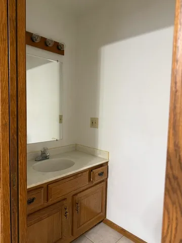 $1,600 | 315 Carriage Drive, Morris, IL 60450