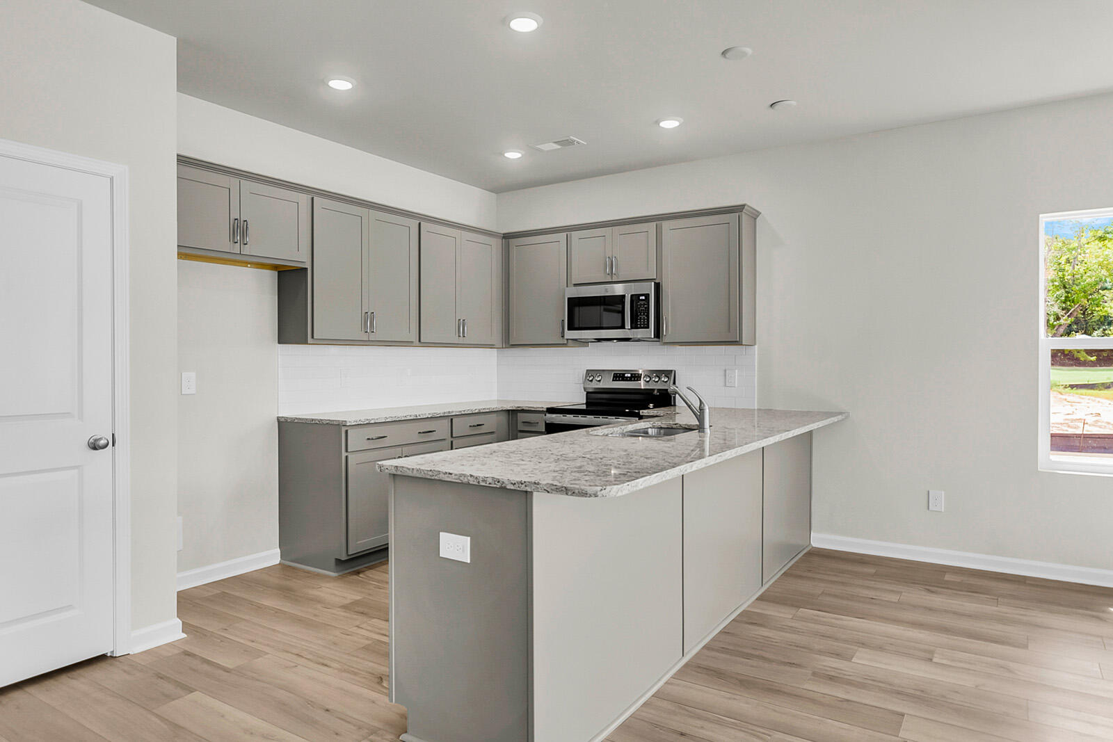 1001 Par Three Court Manning, SC 29102 - Photo 5 of 29 FMWeb06