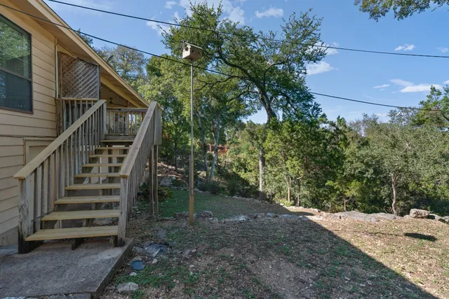 a view of entryway with outdoor area