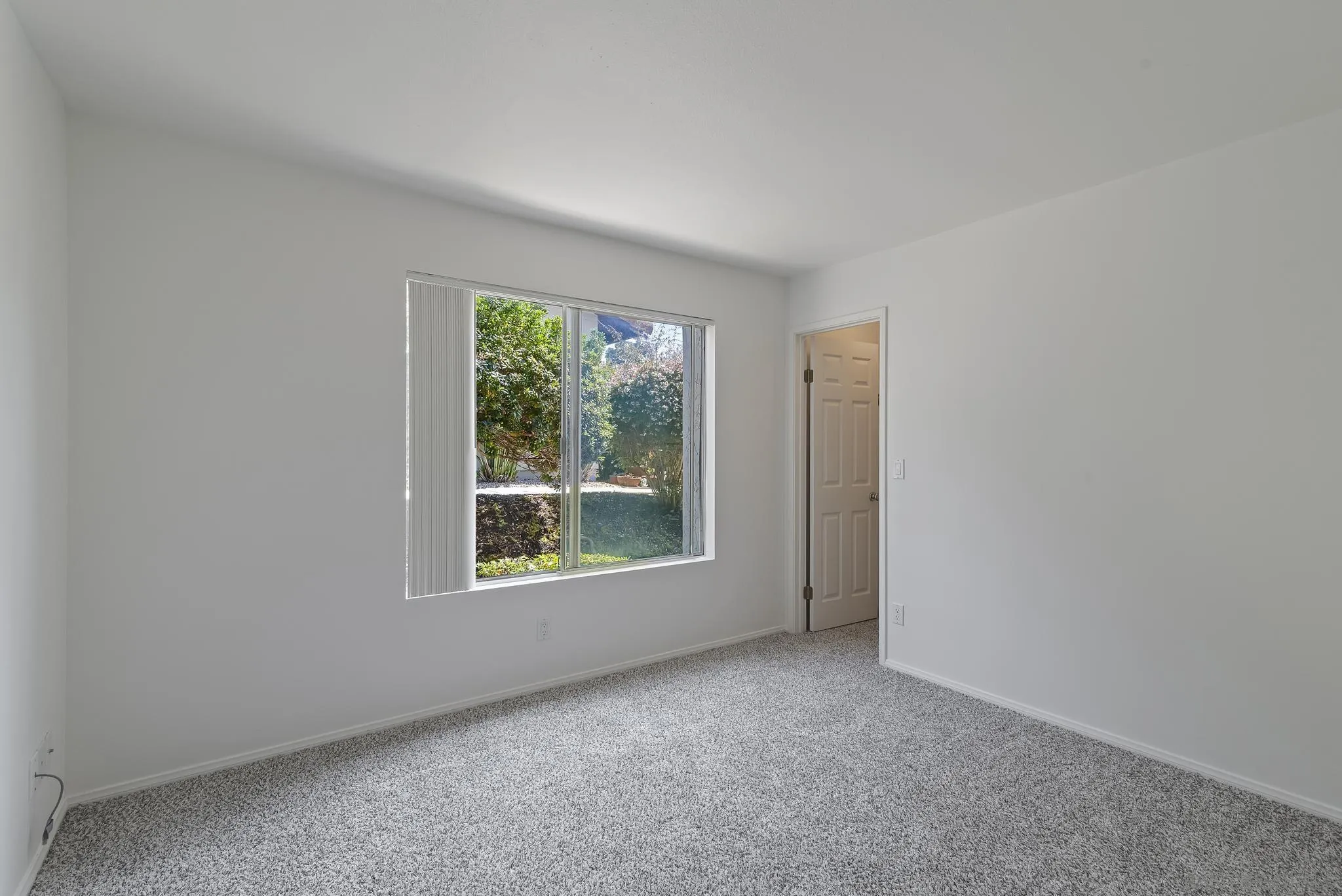 354 Abington Road Encinitas, CA 92024 - Photo 17 of 35 an empty room with a window