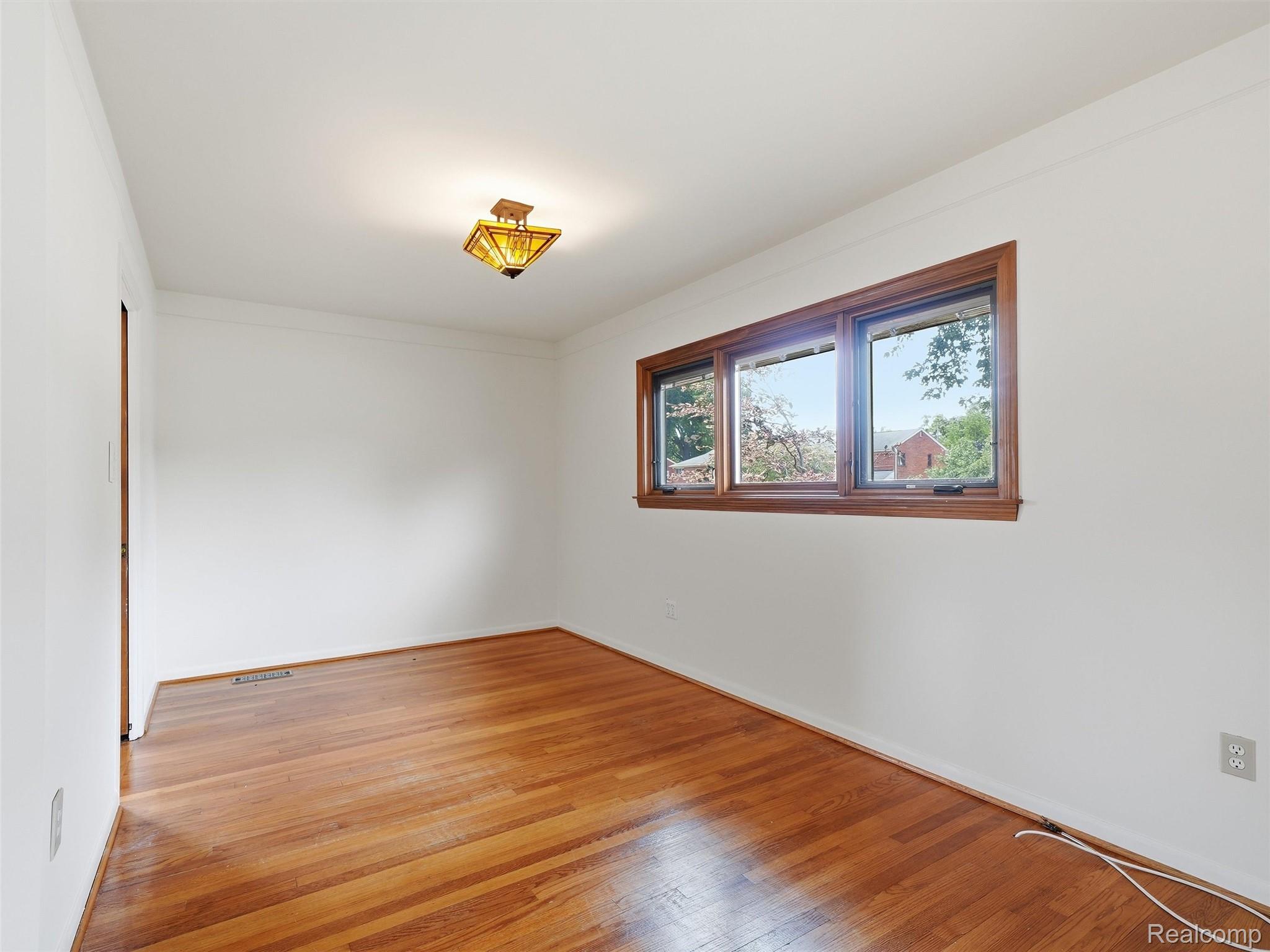 2806 Oliver Road Royal Oak, MI 48073 - Photo 8 of 51 17-DSC03294.jpg