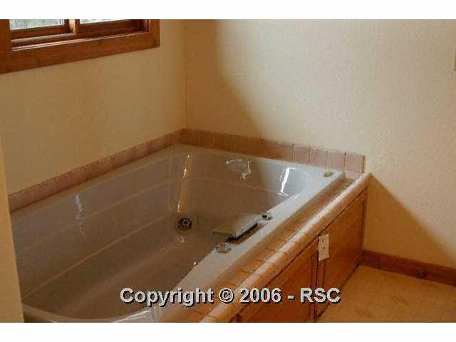 880 Oak Ridge Road Manitou Springs, CO 80829 - Photo 9 of 13 Gallery Image 9