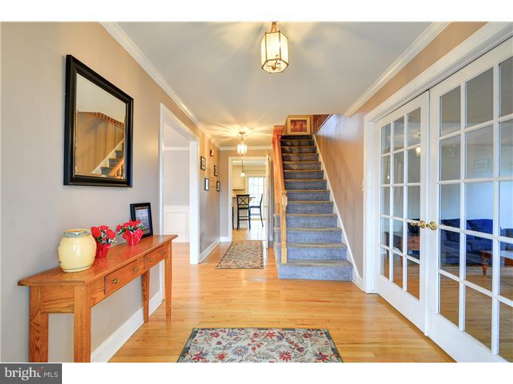 2936 Defford Road Norristown, PA 19403 - Photo 2 of 22 Foyer