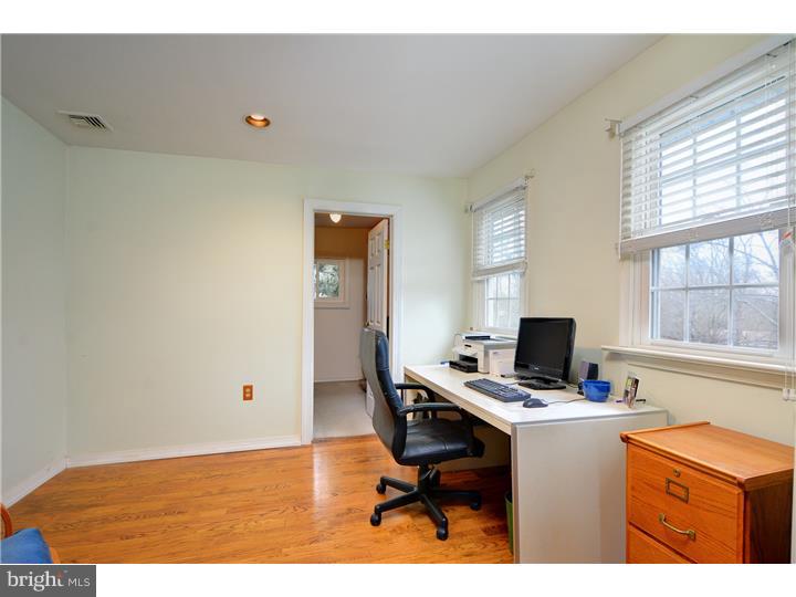 2936 Defford Road Norristown, PA 19403 - Photo 15 of 22 Office / Study