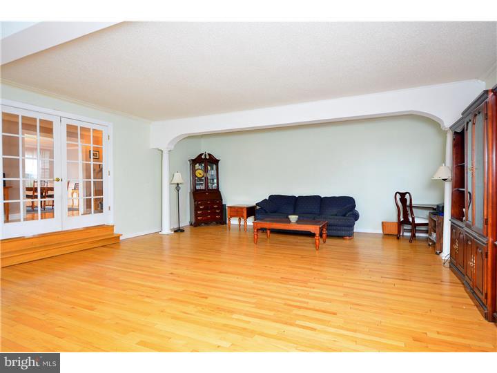 2936 Defford Road Norristown, PA 19403 - Photo 3 of 22 Living Room