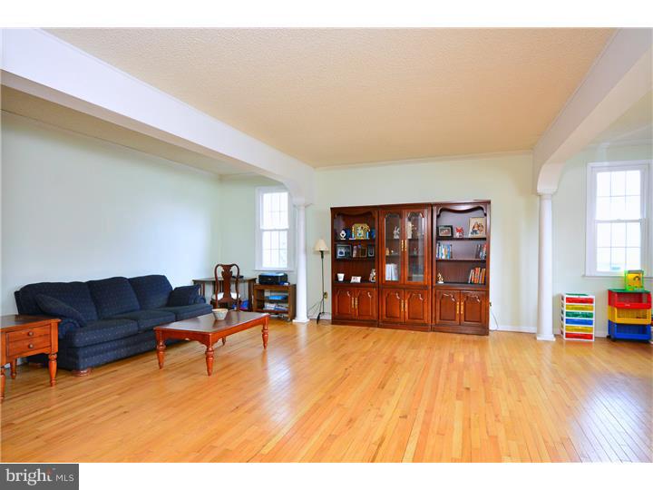2936 Defford Road Norristown, PA 19403 - Photo 4 of 22 Living Room