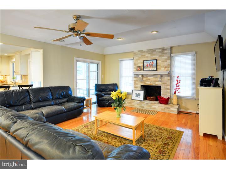 2936 Defford Road Norristown, PA 19403 - Photo 9 of 22 Family Room