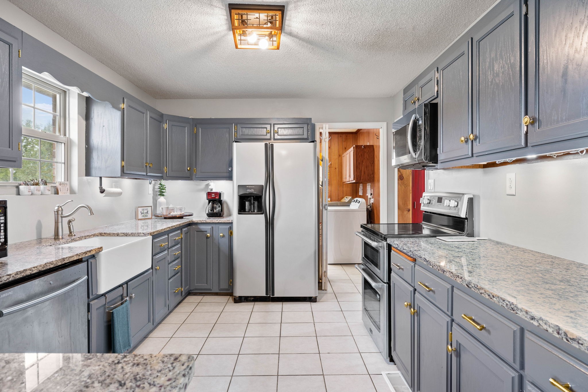 1146 Longview Road Unionville, TN 37180 - Photo 18 of 55 a kitchen with stainless steel appliances granite countertop a refrigerator stove a sink and dishwasher