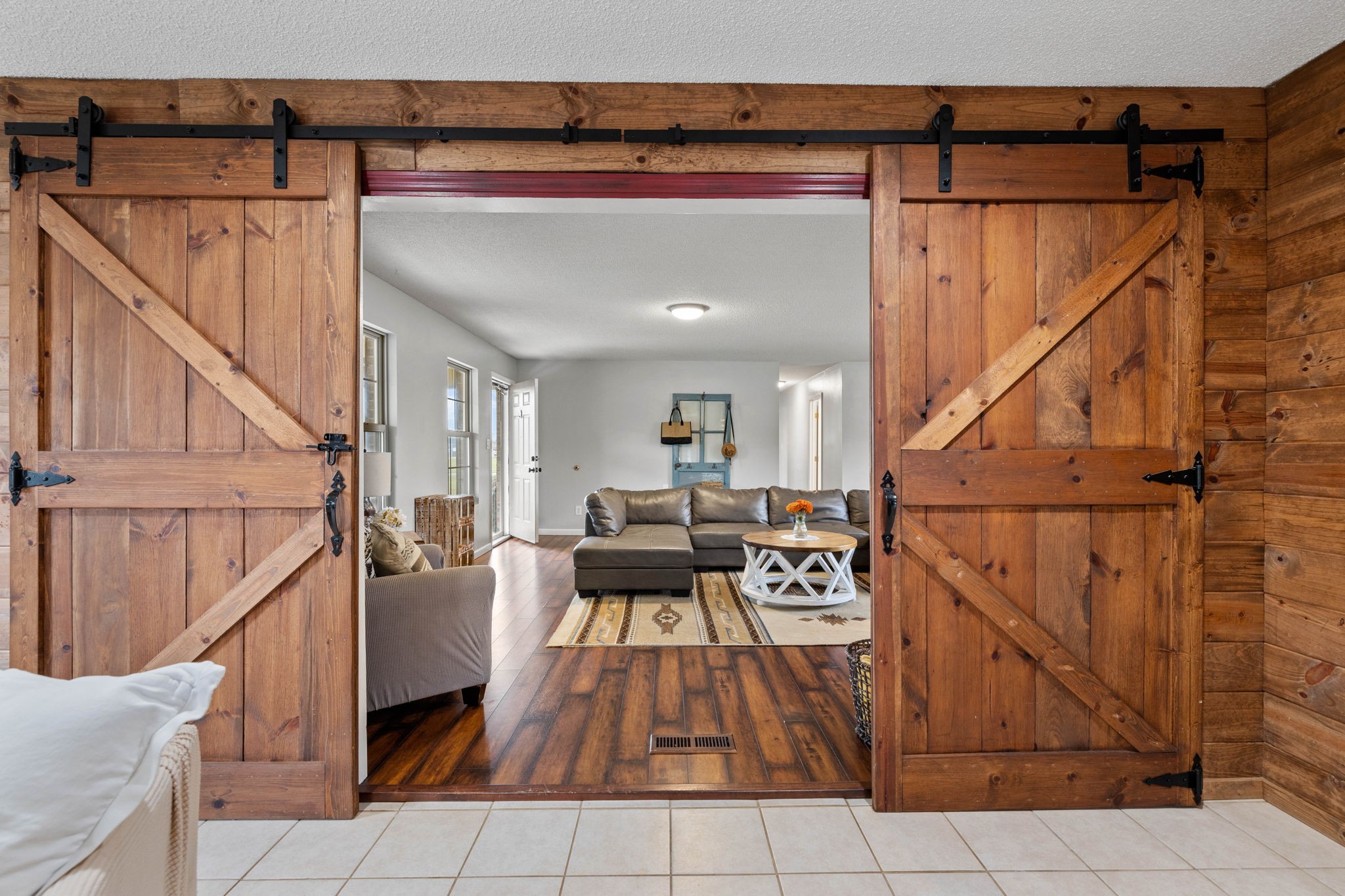1146 Longview Road Unionville, TN 37180 - Photo 26 of 55 a living room with furniture and wooden floors