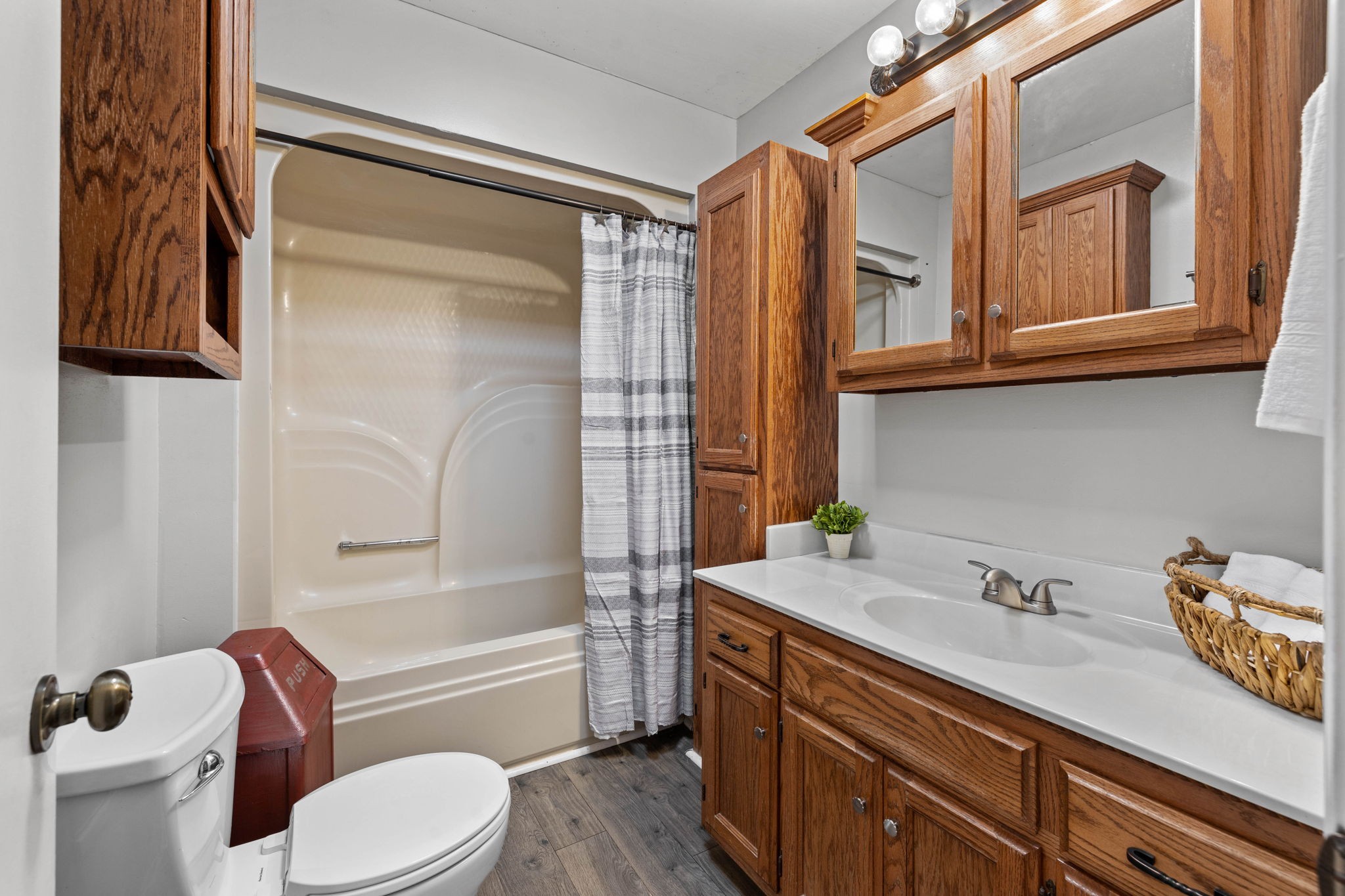 1146 Longview Road Unionville, TN 37180 - Photo 28 of 55 a bathroom with a sink a toilet and bathtub