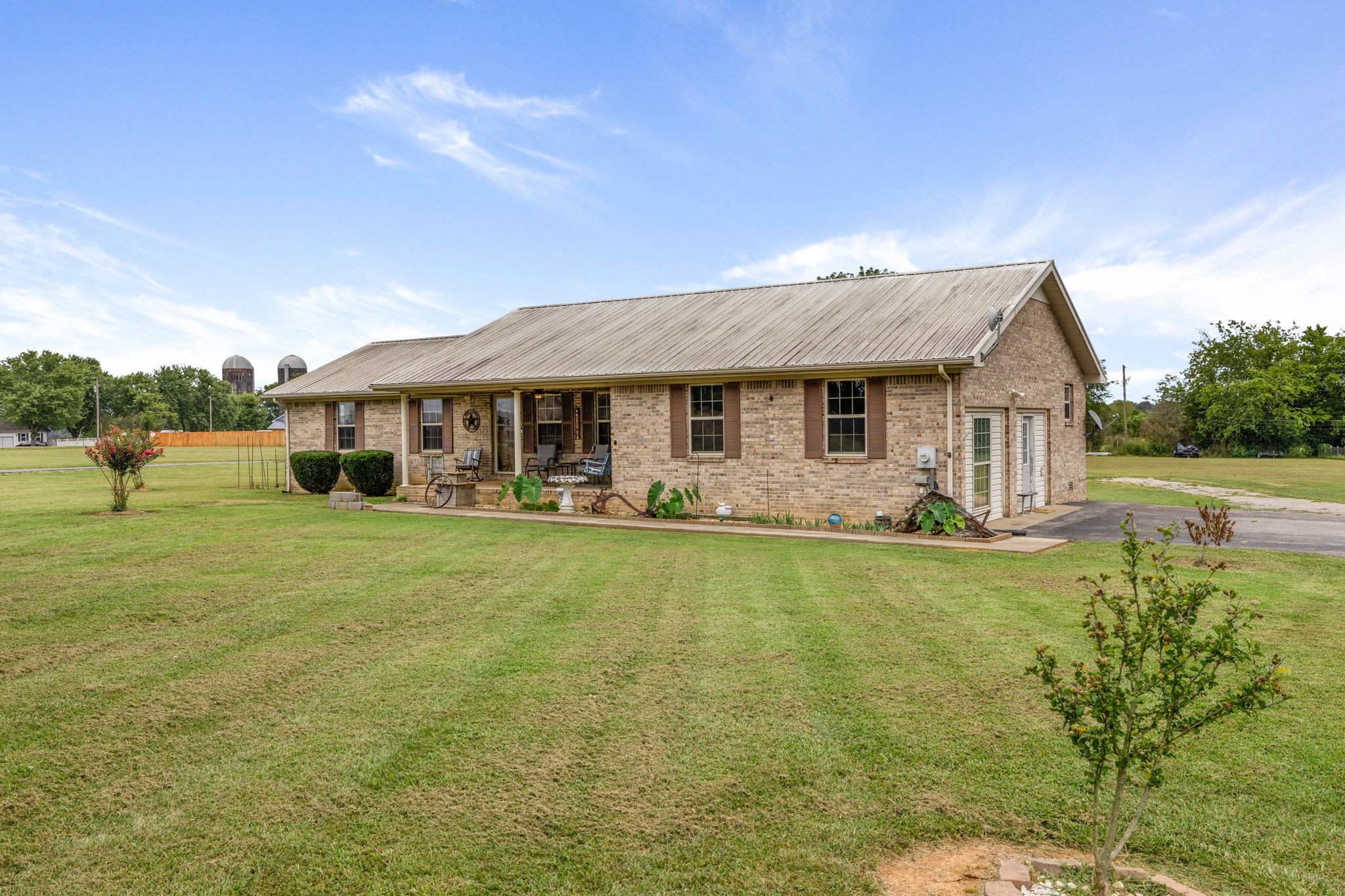 1146 Longview Road Unionville, TN 37180 - Photo 3 of 55 a front view of a house with garden