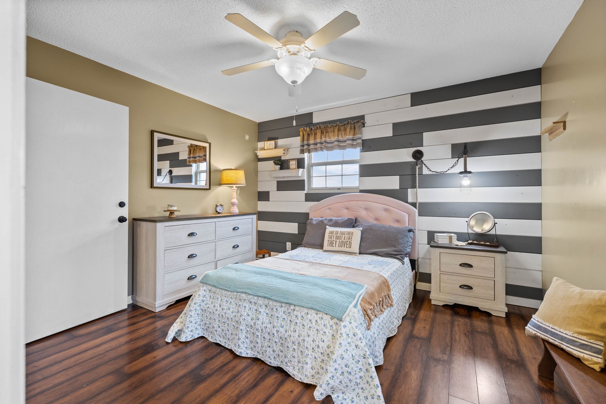 1146 Longview Road Unionville, TN 37180 - Photo 32 of 55 a bedroom with a bed and a closet