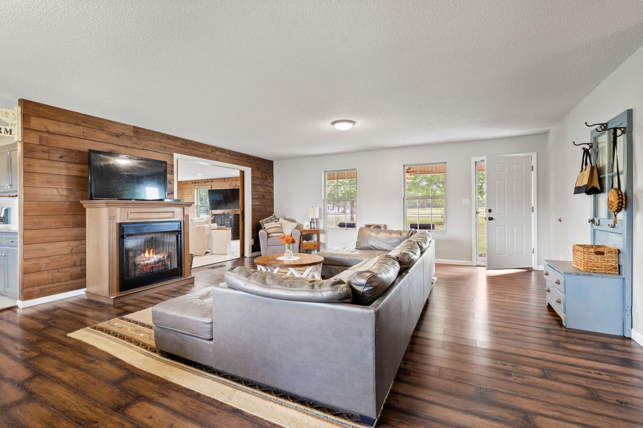 1146 Longview Road Unionville, TN 37180 - Photo 10 of 55 a living room with furniture fireplace and flat screen tv