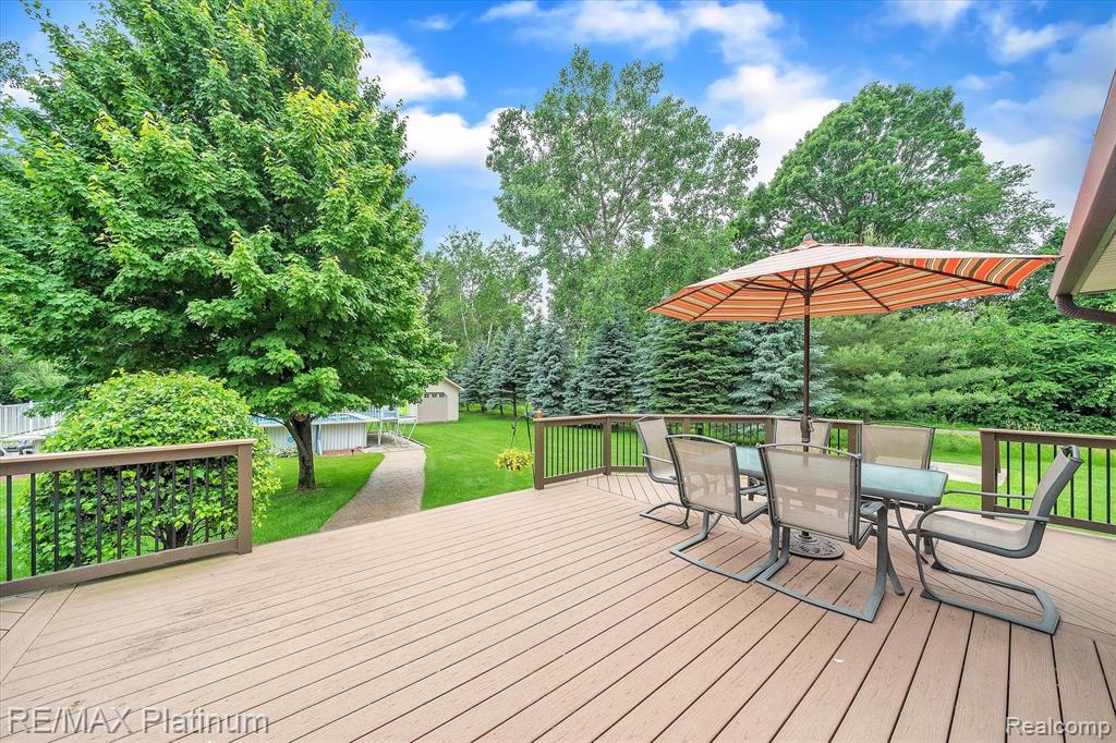4089 West Maple Road Wixom, MI 48393 - Photo 32 of 46