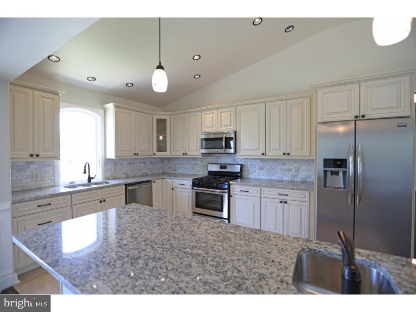116 Capella Road Sewell, NJ 08080 - Photo 3 of 25