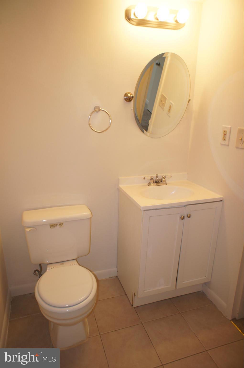 2220 Castle Rock Square, Unit 12C Reston, VA 20191 - Photo 11 of 16 a bathroom with a sink a toilet and mirror