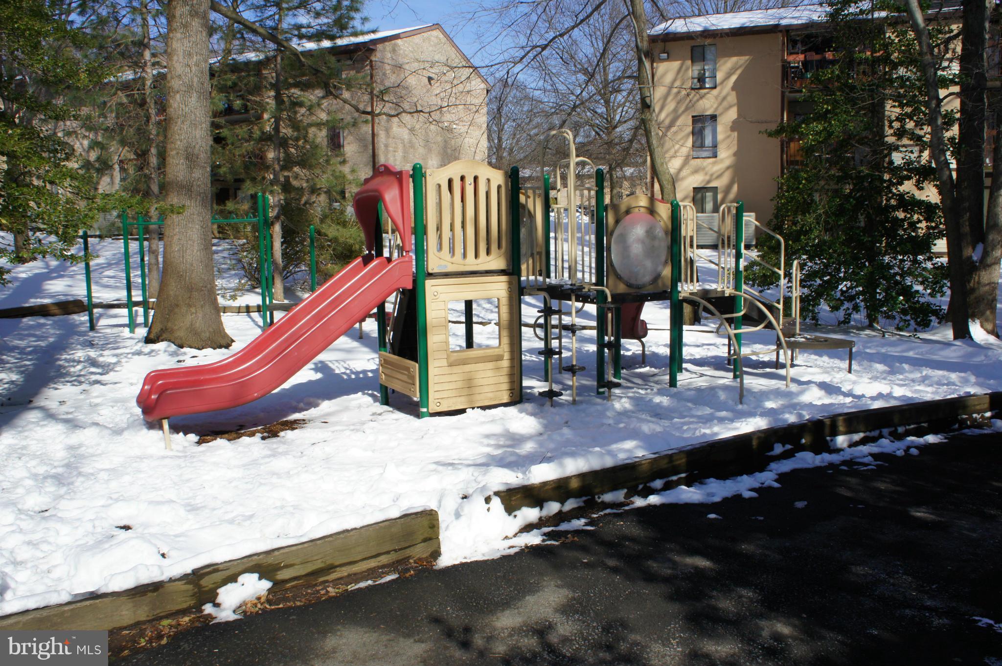 2220 Castle Rock Square, Unit 12C Reston, VA 20191 - Photo 16 of 16 a view of outdoor space with seating