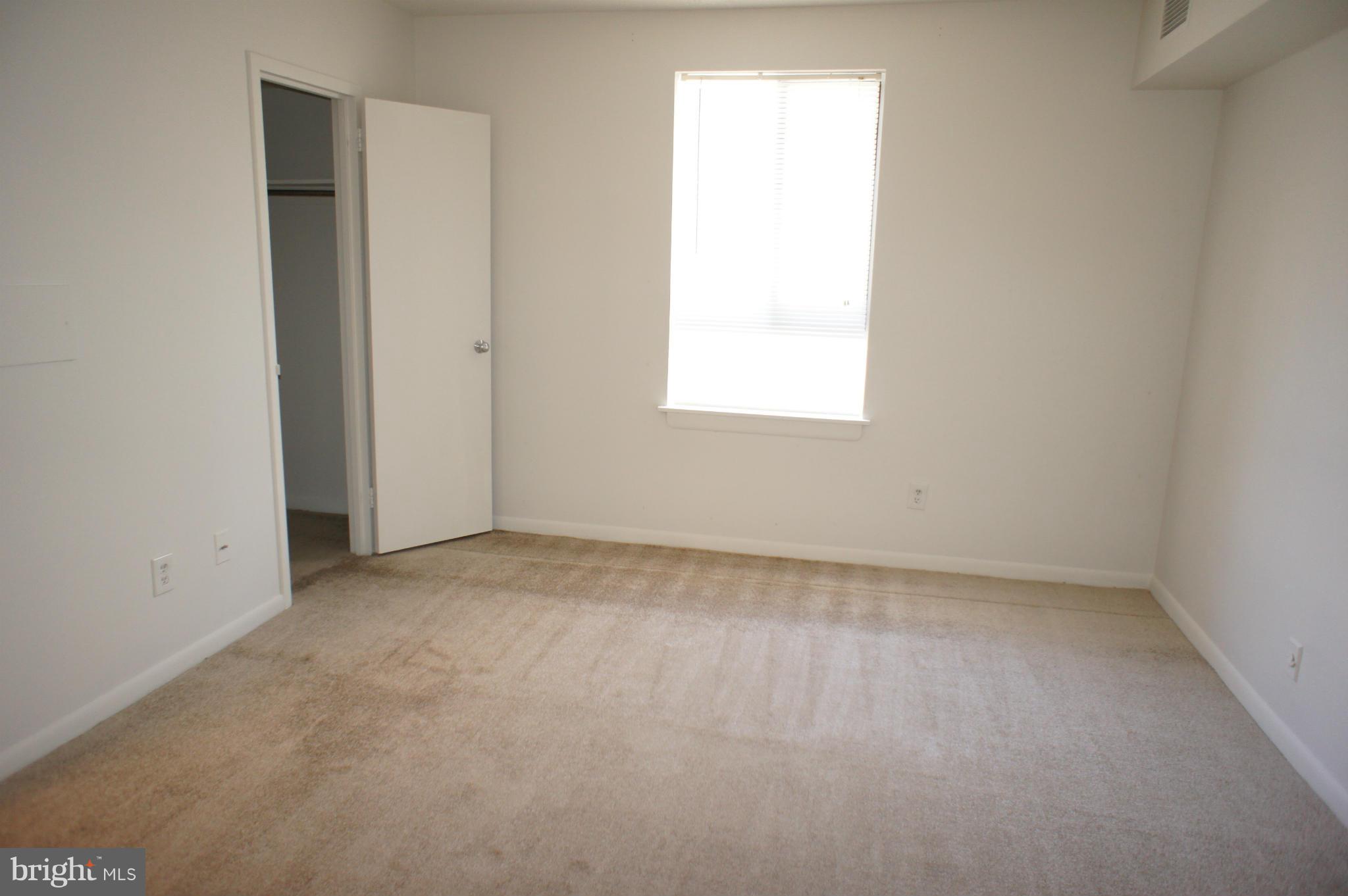 2220 Castle Rock Square, Unit 12C Reston, VA 20191 - Photo 6 of 16 an empty room with a window