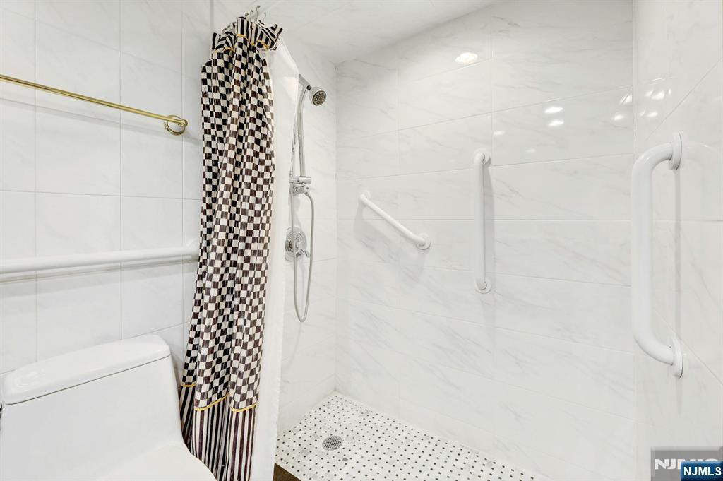 5 Horizon Road, Unit 907 Fort Lee, NJ 07024 - Photo 35 of 50 a bathroom with a shower