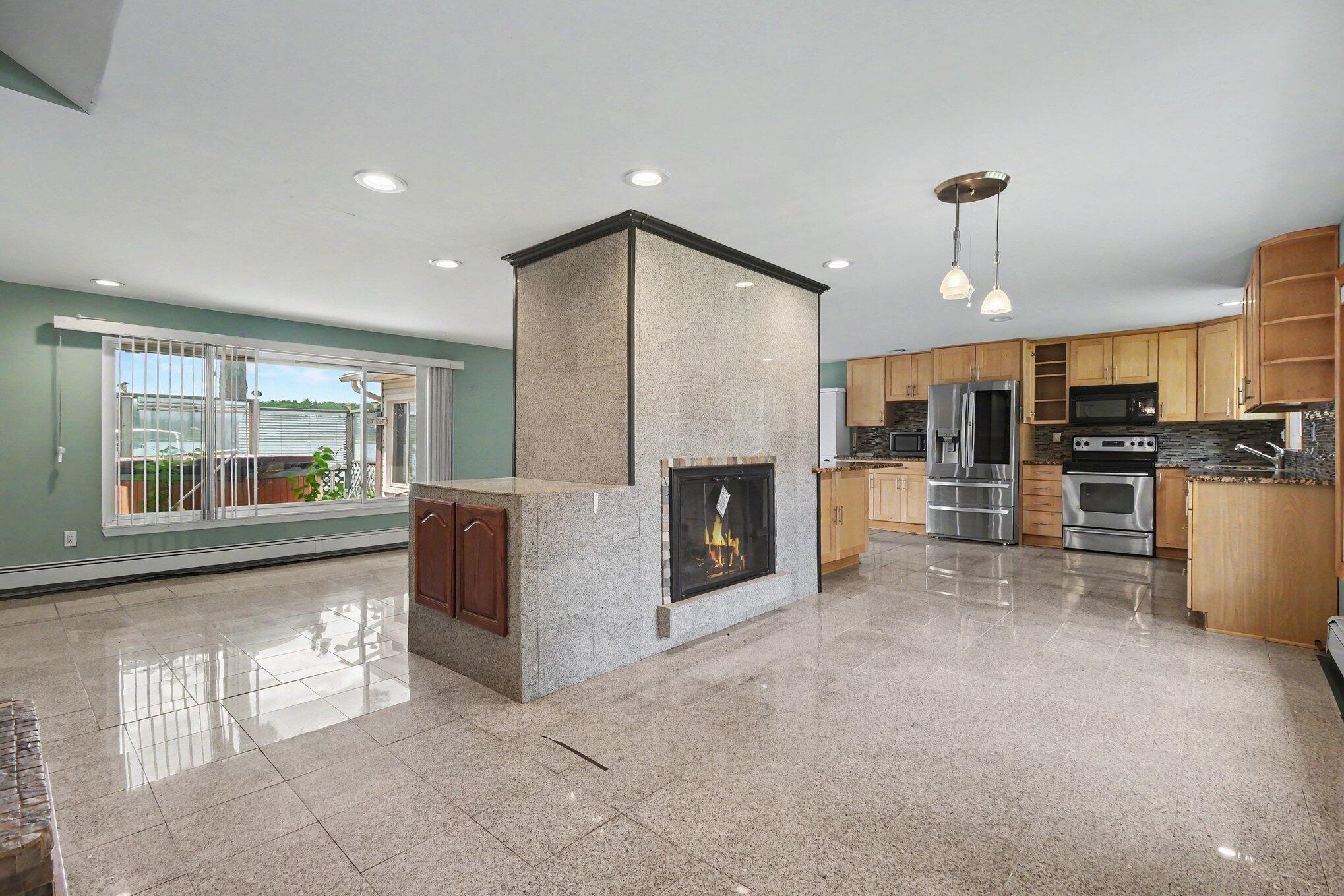 5131 Elizabeth Lake Road Waterford, MI 48327 - Photo 5 of 16 005_file_5500