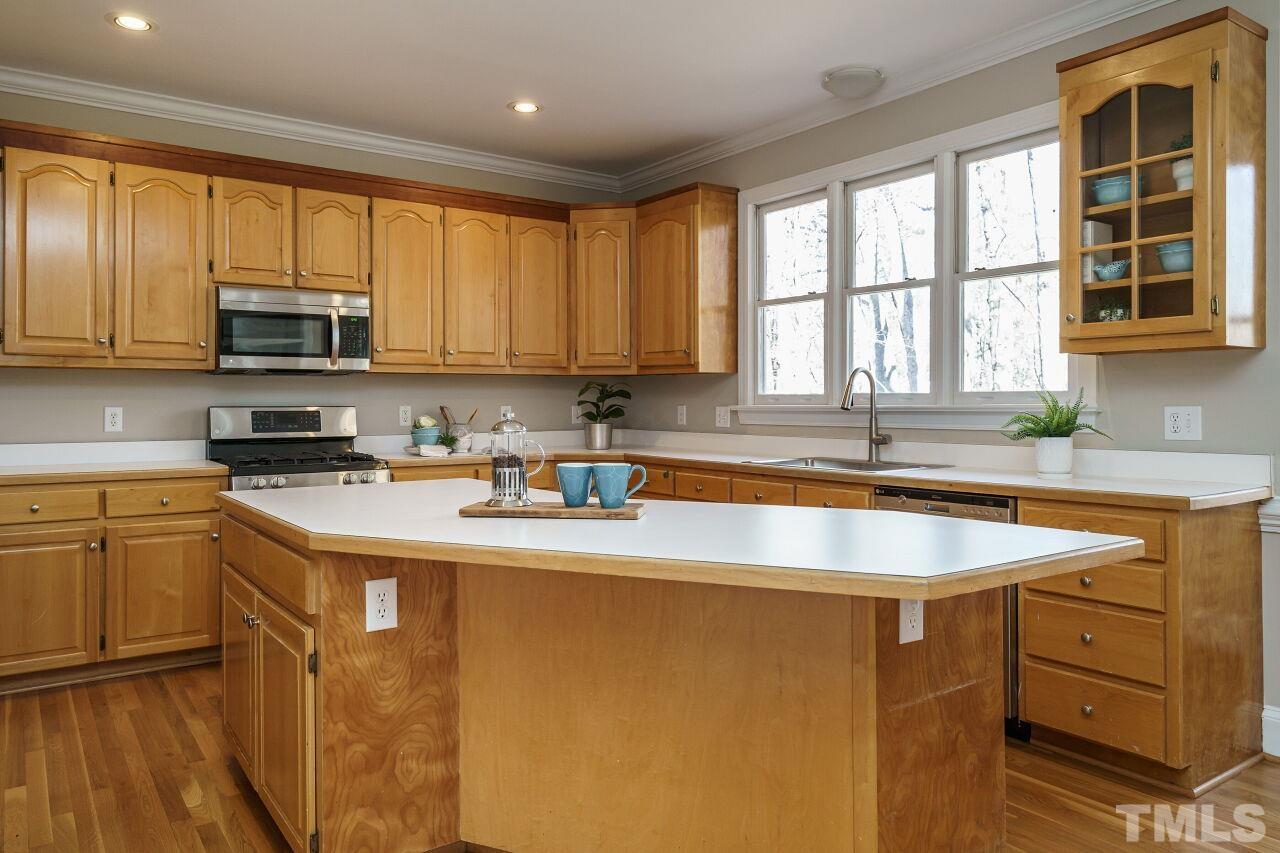 7920 Sutcliffe Drive Raleigh, NC 27613 - Photo 7 of 37 Large island