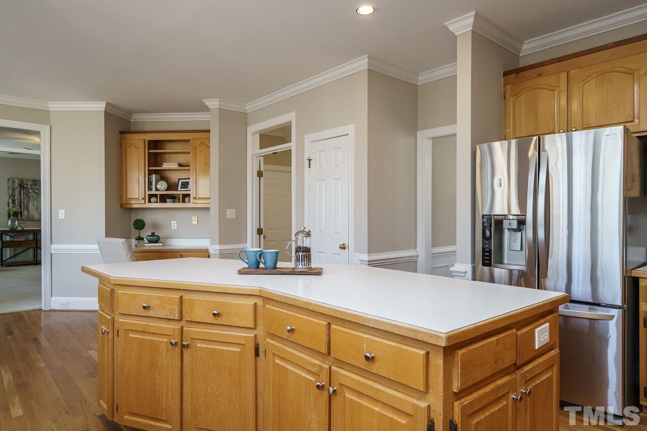 7920 Sutcliffe Drive Raleigh, NC 27613 - Photo 8 of 37 Built-in desk and shelves in kitchen