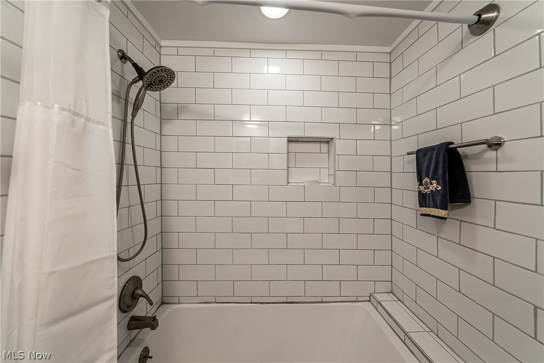 13800 Fairhill Road, Unit 306 Cleveland, OH 44120 - Photo 38 of 48 Full bathroom featuring shower / bath combination