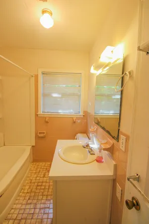 $2,200 | 2104 Maybank Highway, Charleston, SC 29412