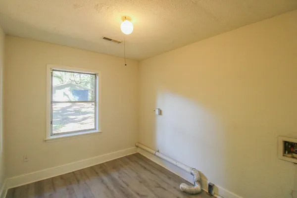 $2,200 | 2104 Maybank Highway, Charleston, SC 29412