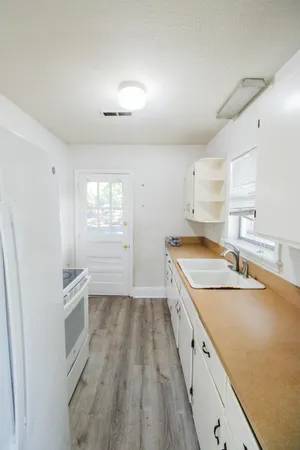 $2,200 | 2104 Maybank Highway, Charleston, SC 29412