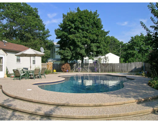798 Trapelo Road Waltham, MA 02452 - Photo 2 of 7 Gallery Image 2