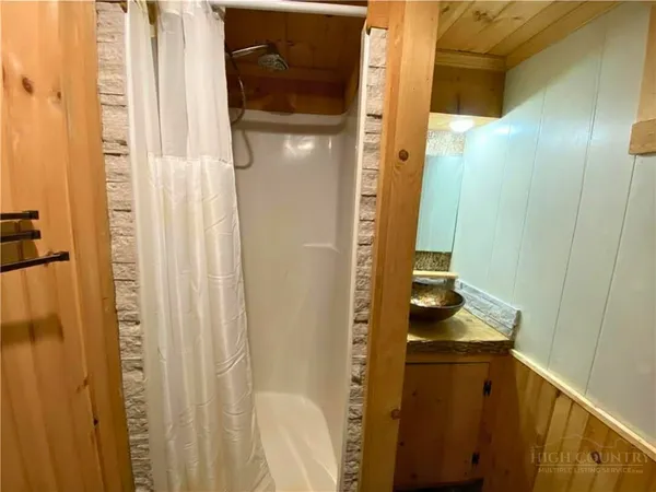 $1,200 | 143 Ridge Crest Drive, West Jefferson, NC 28694