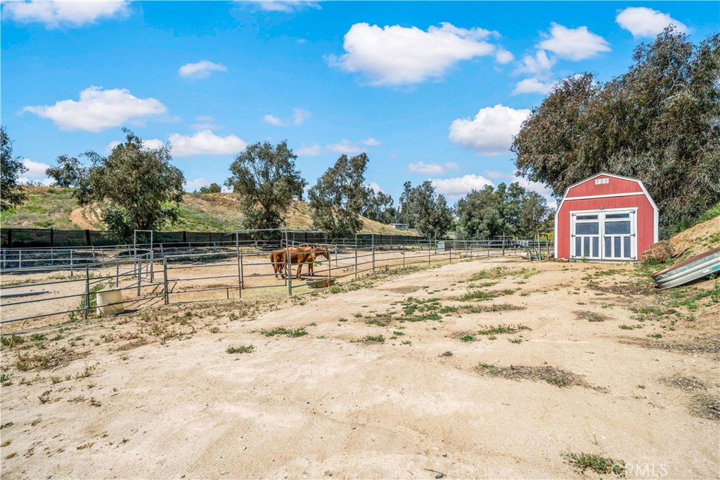 39980 Vía Fernando Temecula, CA 92592 - Photo 4 of 73 Bring your Horses
