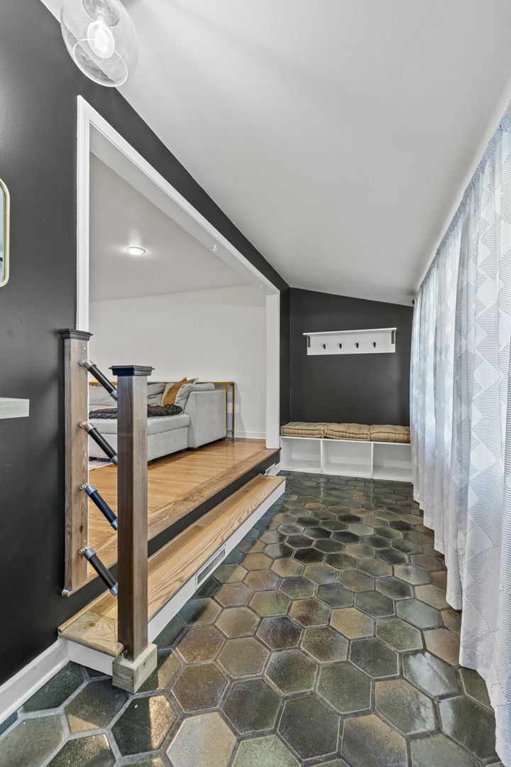 620 Crest Street Wheaton, IL 60187 - Photo 15 of 44 Gallery Image 15