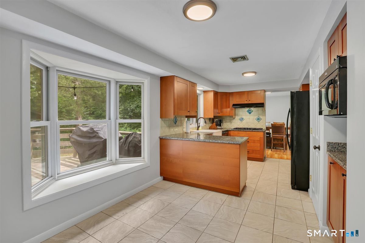 329 Kennedy Road Manchester, CT 06042 - Photo 19 of 40 Gallery Image 19